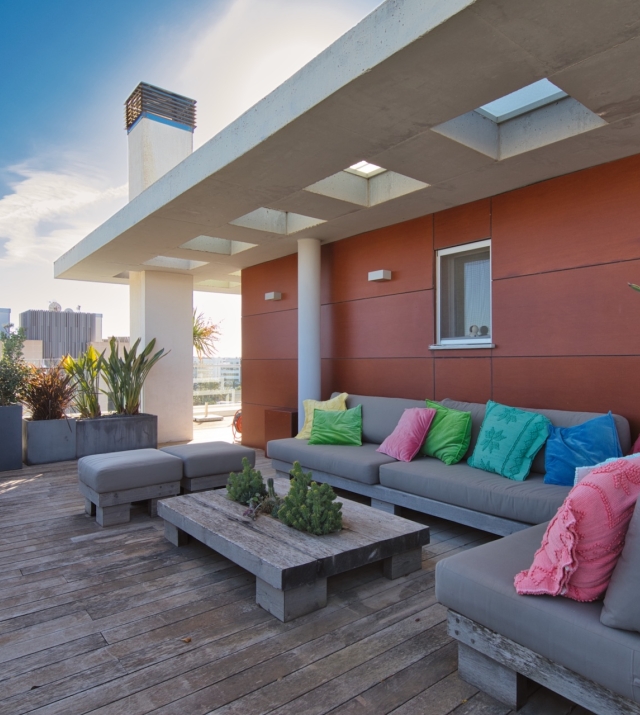Resa Estates Ibiza te koop penthouse Marina botafoch for sale Ibiza terrace lounge.jpeg